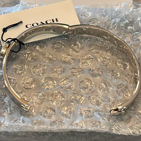 COACH NWT Gorgeous silver tone pave signature “C” plated brass hinged bangle - Picture 7 of 11